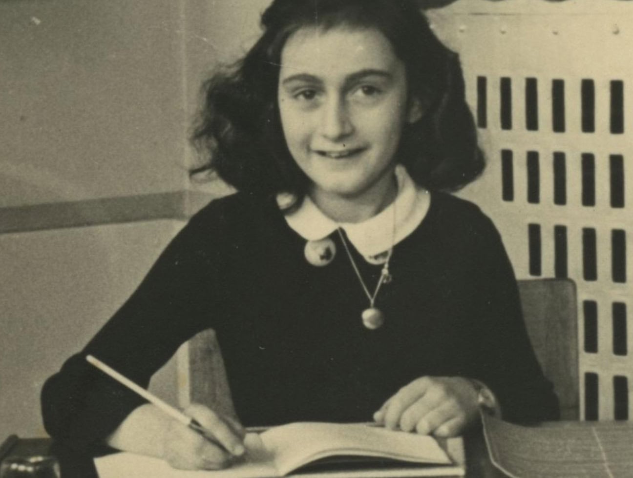 Pioneering Exhibition with the Annex of Anne Frank Opens in New York