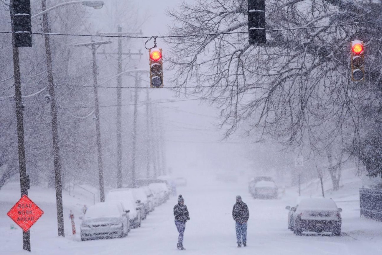 Tempestade De Neve Cancela Mais De Mil Voos E Atrasa Centenas De Outros Nos EUA