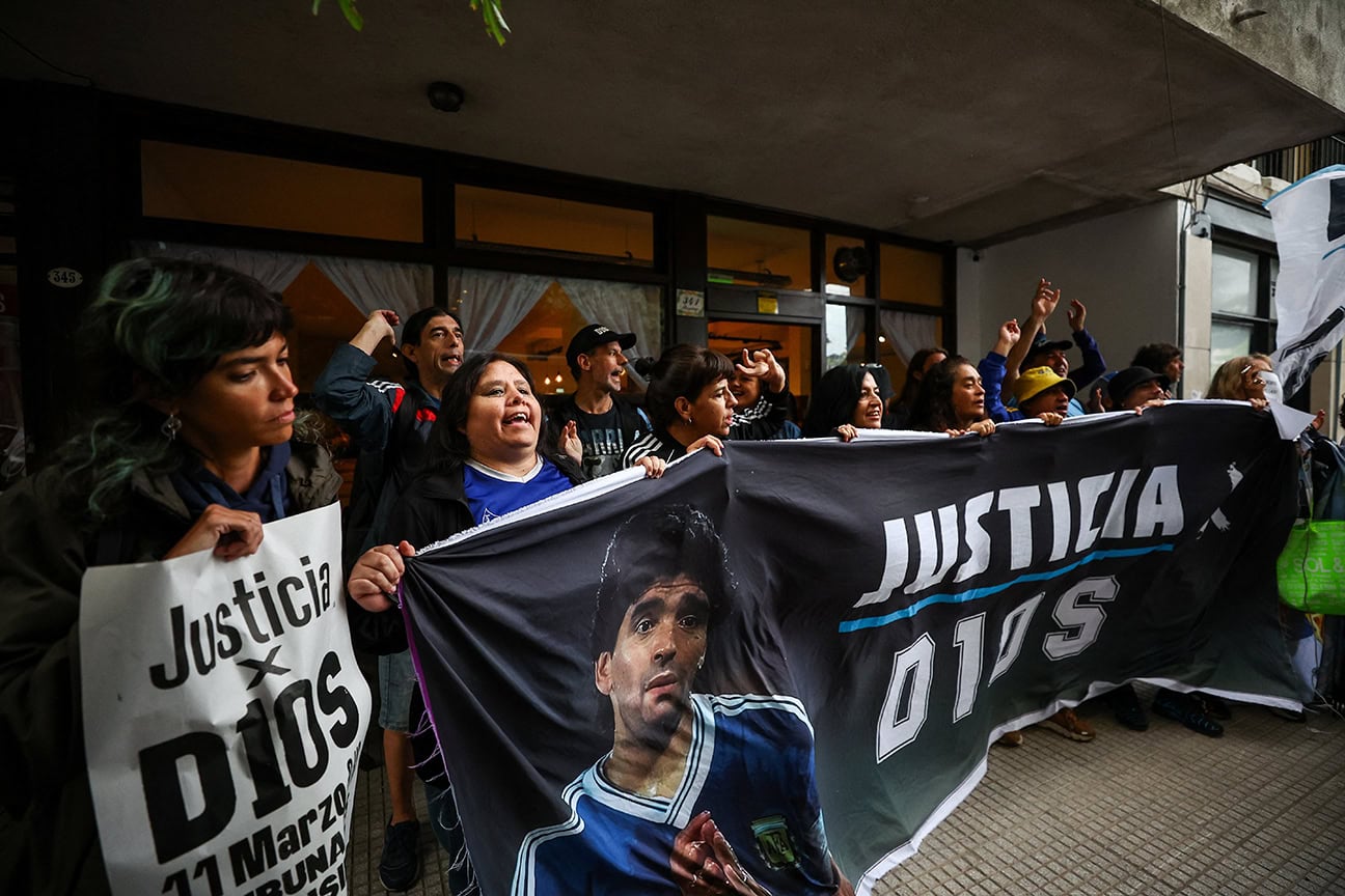 Trial for the Death of Diego Maradona: Medical Team Faces Up to 25 Years in Prison for the Passing of the Argentine Football Icon