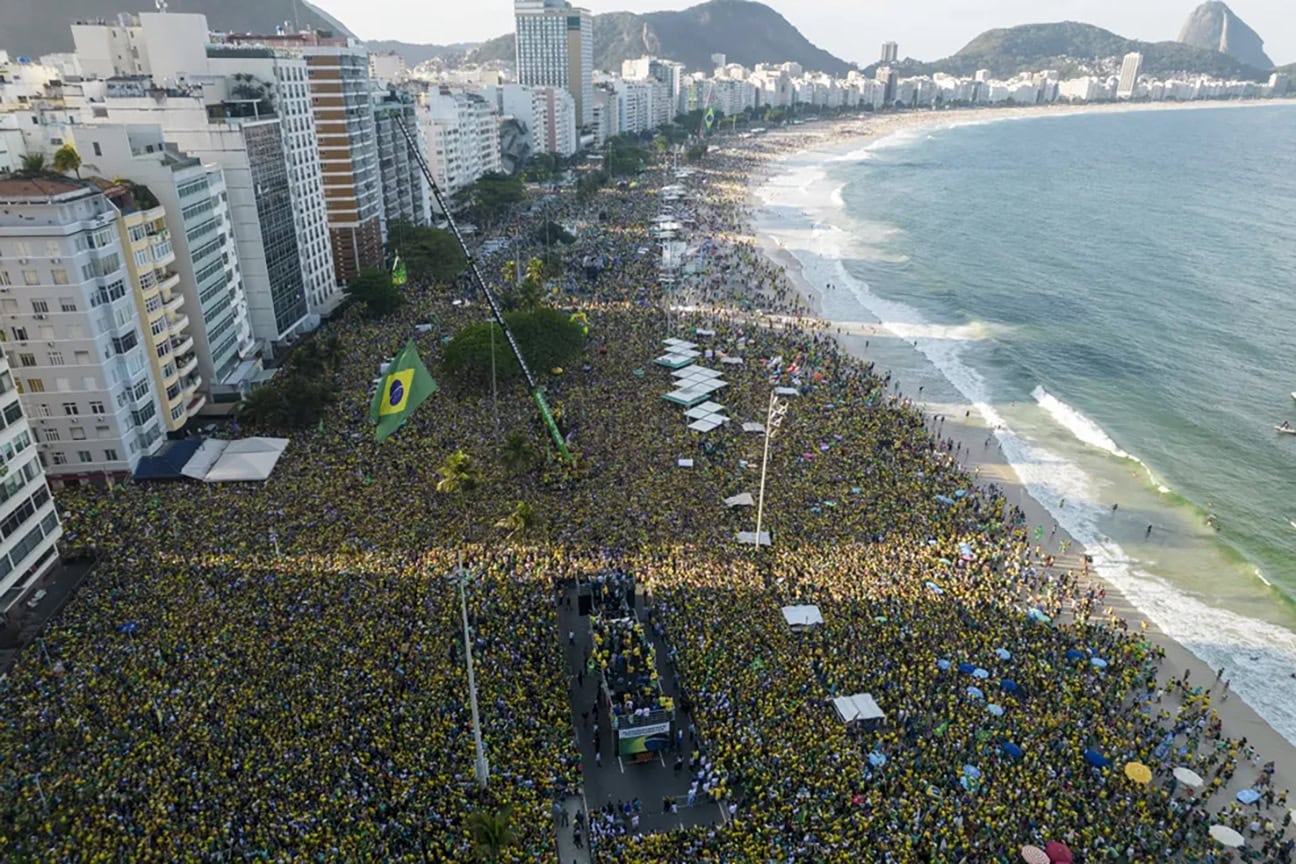 Thousands Gather in Support of Former Brazilian President Jair Bolsonaro at Copacabana Beach in Rio