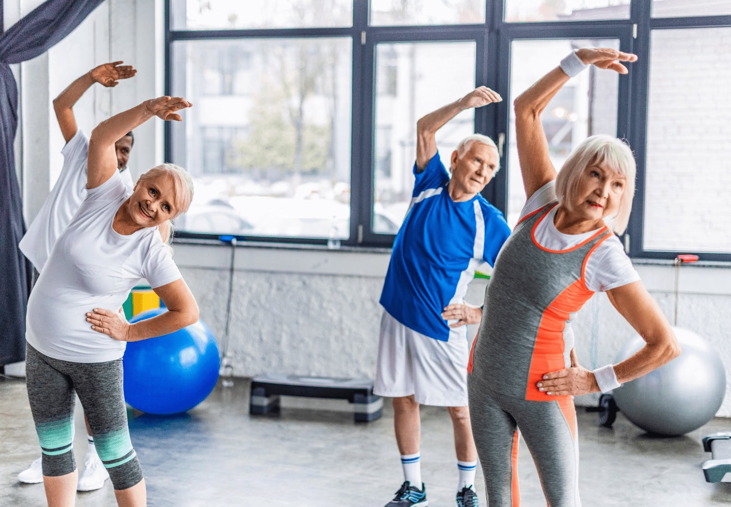 Os exercícios podem prevenir quedas em idosos,  melhorar e acelerar uma recuperação