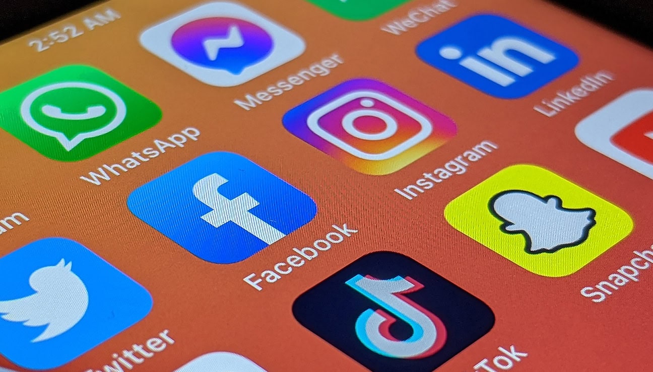 US to Review Social Media in Visa Applications for Foreign Students