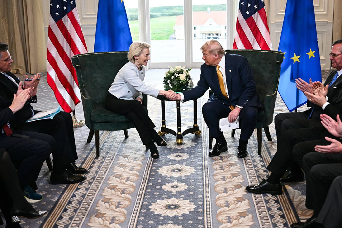 Trump define tarifa da UE em 15%, abaixo da tarifa original, após reunião na Escócia