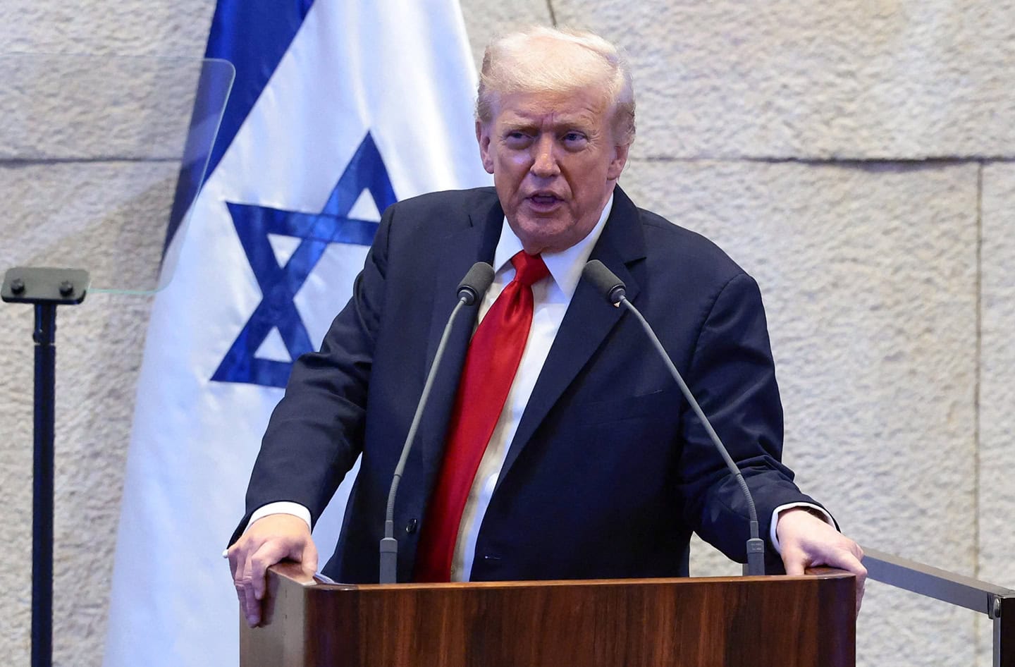 Hamas Releases Israeli Hostages, Trump Receives Standing Ovation in Israeli Parliament