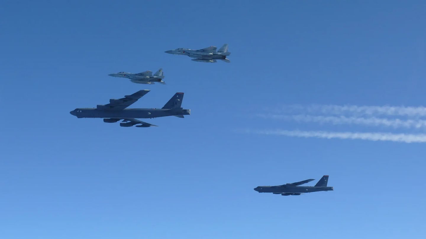 U.S. Aircraft Join Japanese Fighters in Military Message to China