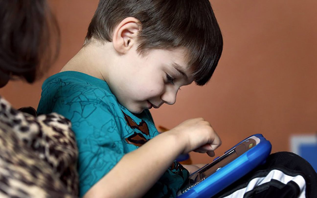 Acesso à internet na primeira infância mais do que dobrou desde 2015