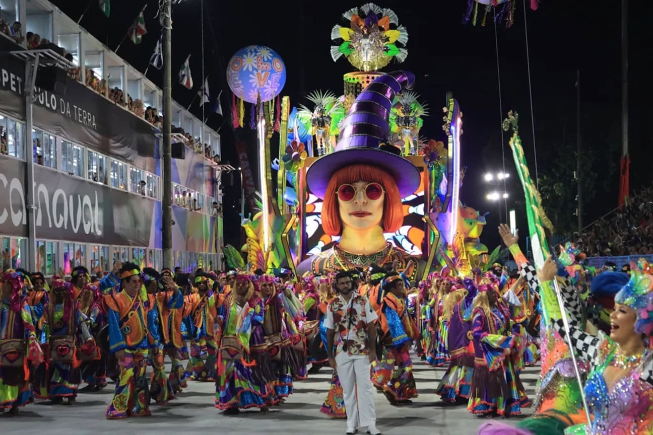 Mel Lisboa celebra tributo da Mocidade a Rita Lee e diz que cantora estaria feliz